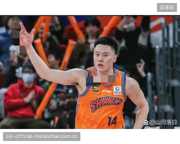 上海久事球员李弘权赛季表现突出，其全面的技术能力使其入选一阵实至名归。